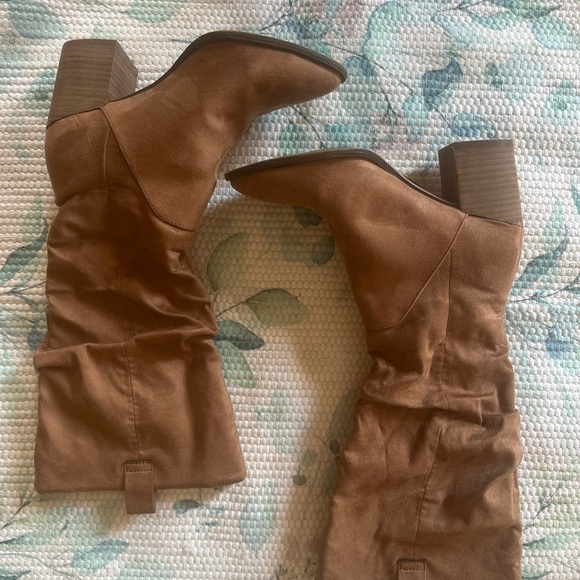 Don’t these SCREAM Fun! - Picture 3 of 5